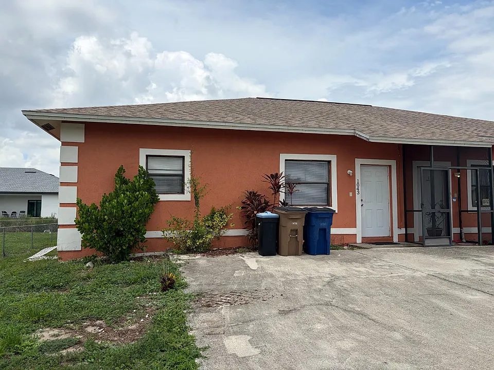 1043 Abrams Blvd
