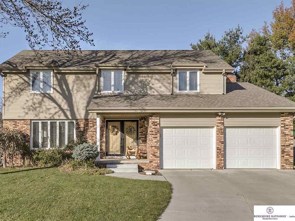 1st image of 21270 Greenlawn Cir