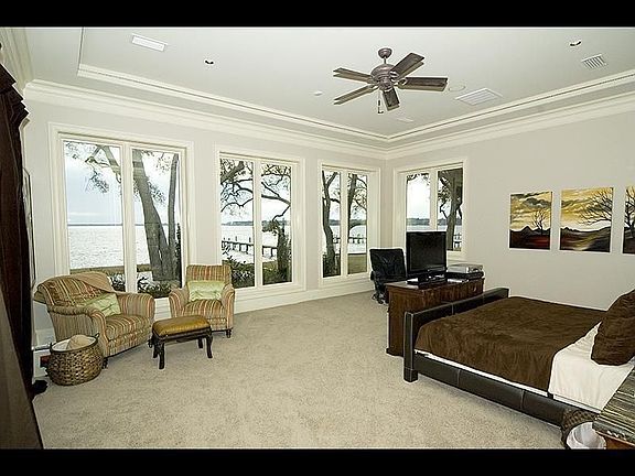 4th image of 927 Lido Cir W