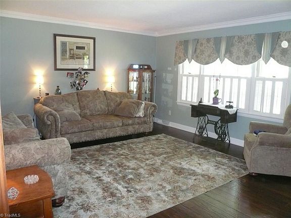 5th image of 298 Shadowood Ln