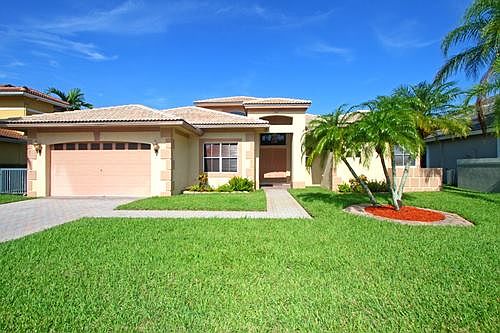1st image of 640 Cypress Pointe Dr W