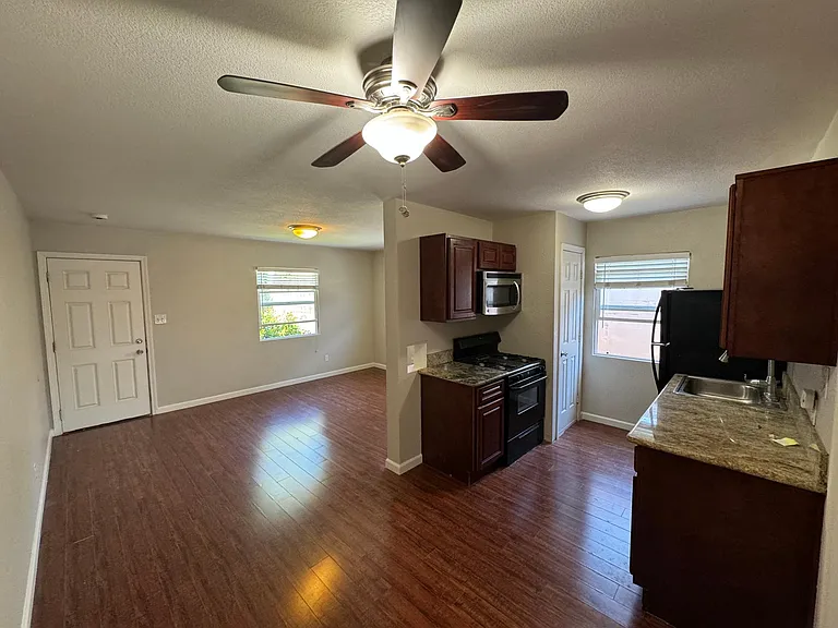 1808 D St #G — Photo 6