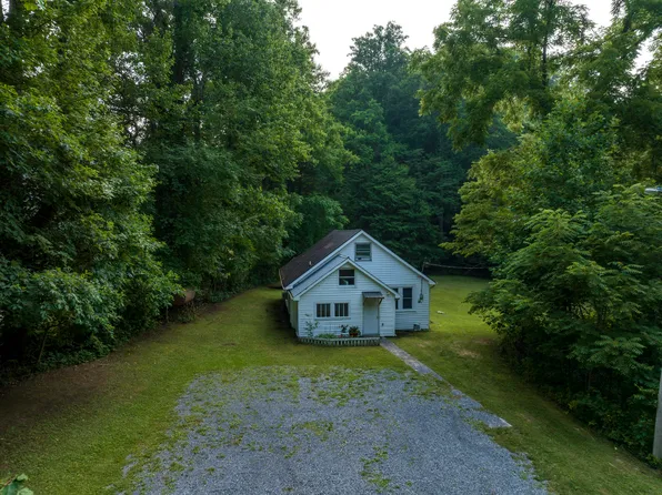 287 Old Railroad Grade Rd, Roan Mountain, TN 37687