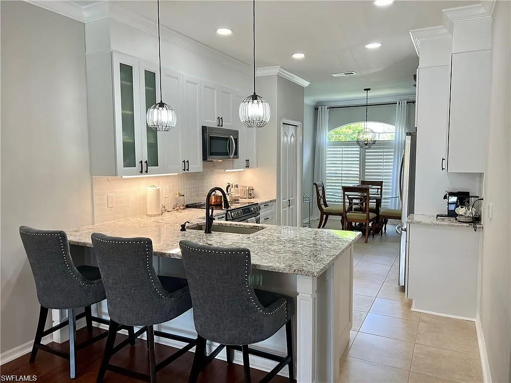 2 bed, 2.0 bath, 1579 sqft, $7,000 — Photo 4