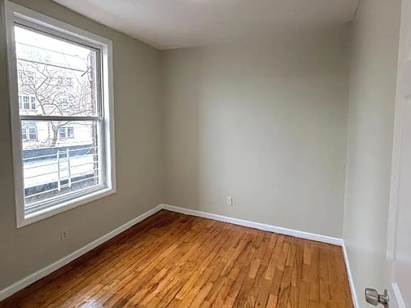4th image of 146 Inslee Pl #1F