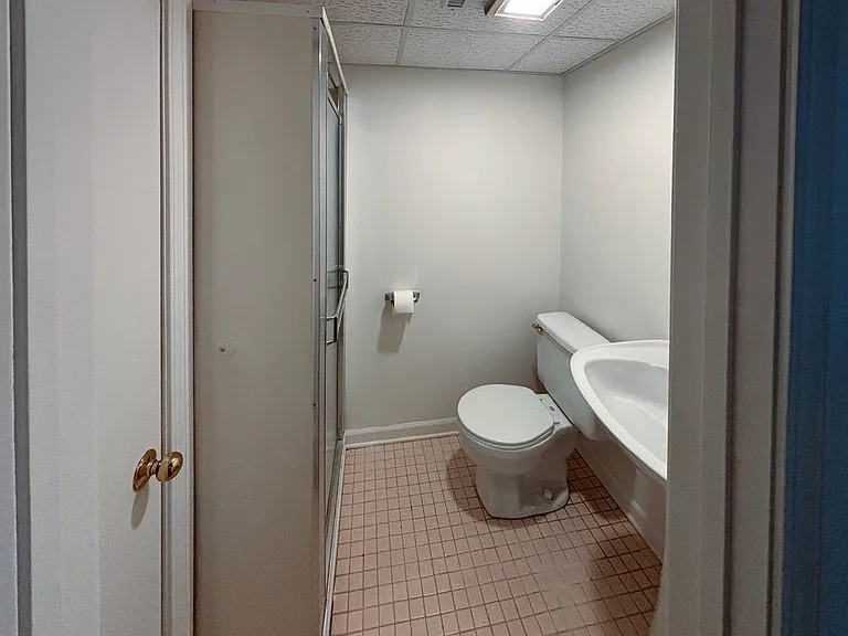 1340 E South St — Photo 29