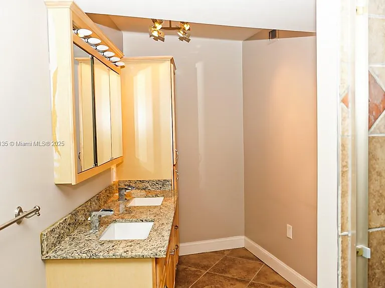 100 Golden Isles Dr #10 — Photo 14