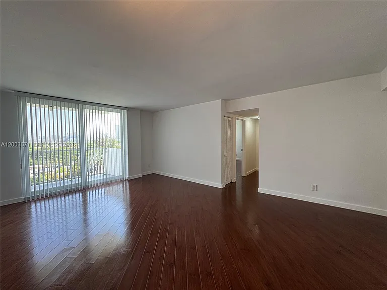 2020 NE 135th St #810 — Photo 5