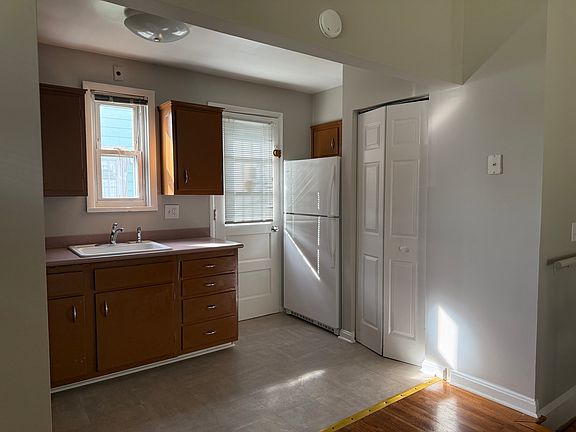 4th image of 6221 Addison Rd