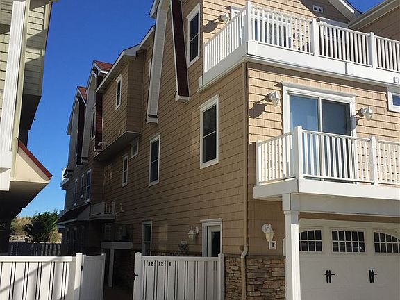 3rd image of 3212 Boardwalk #North