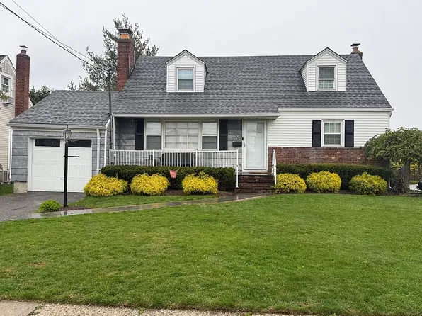 309 Grand Blvd, Massapequa Park, NY 11762