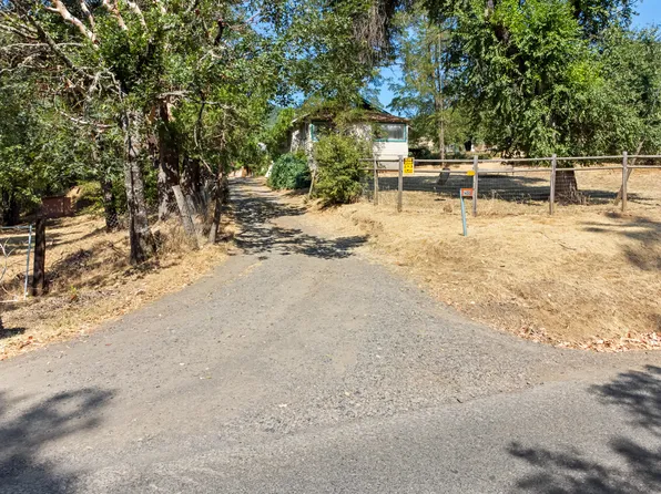 1455 Sardine Creek Rd, Gold Hill, OR 97525