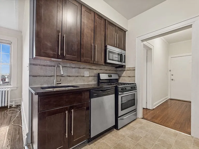 68-70 Park Avenue Apartments — Photo 3