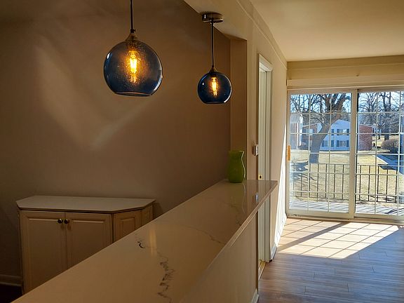 5th image of 480 Fox Hills Dr N #7