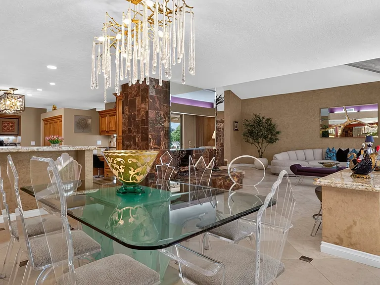 216 W Kavenish Dr — Photo 7