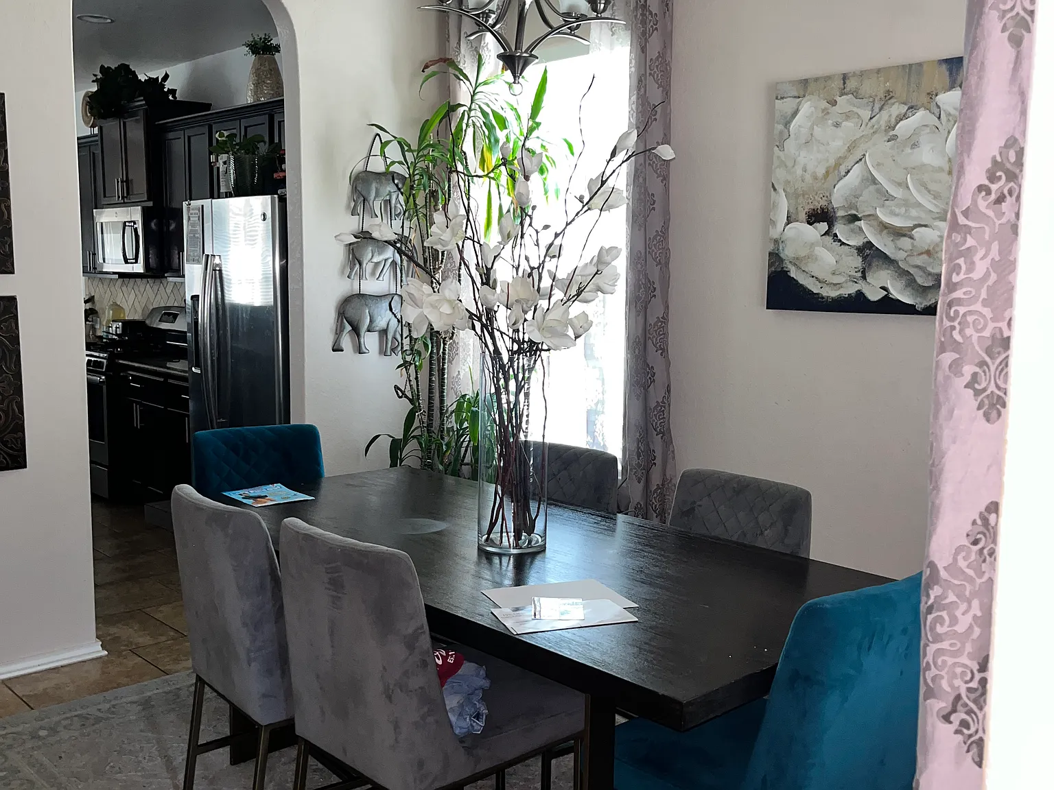4 bed, 2.5 bath, 2700 sqft, $2,500 — Photo 3