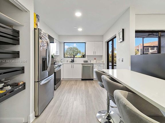 5th image of 3475 Emerald Oaks Dr #1705