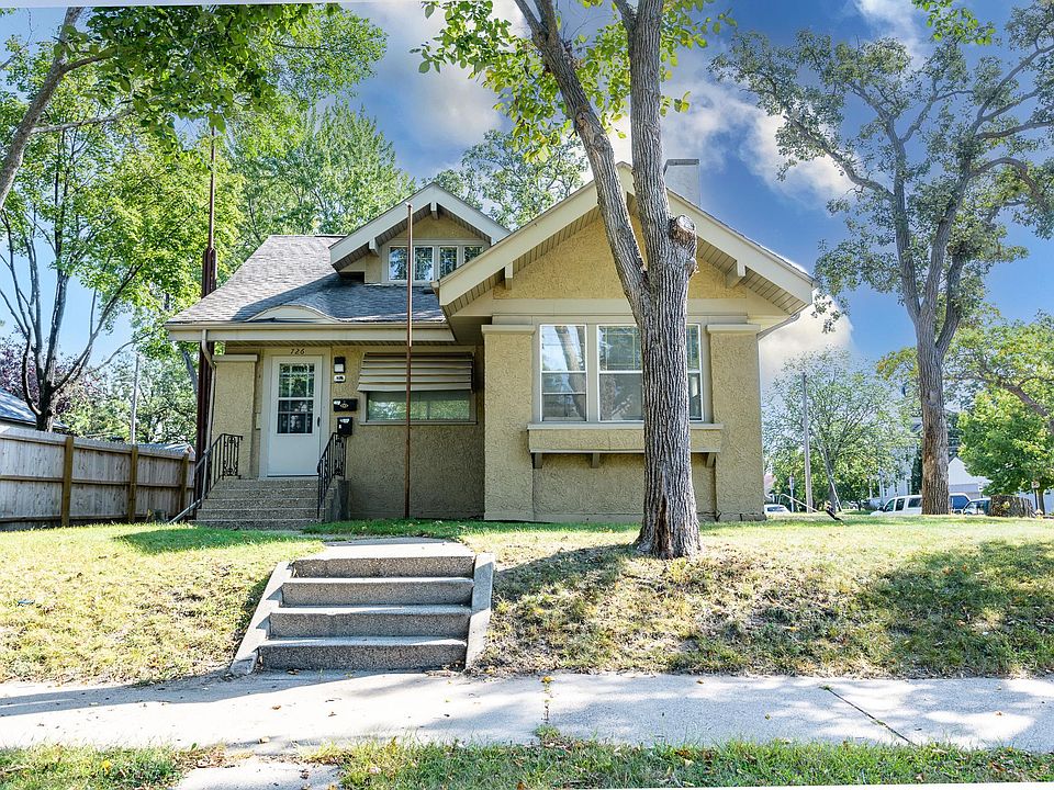 1st image of 726 6th Ave S