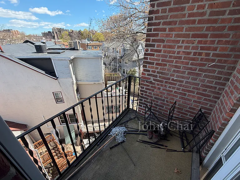 127 Sutherland Rd #I — Photo 22