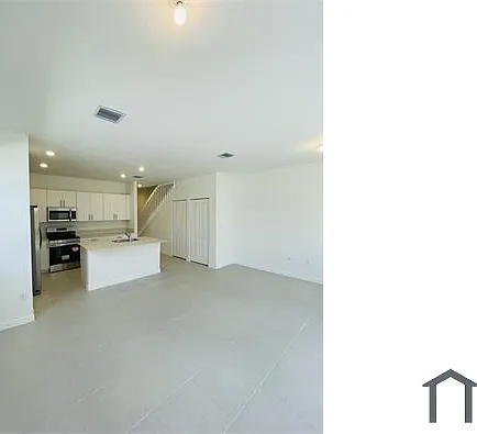 4 bed, 1750 sqft, $3,600 — Photo 3