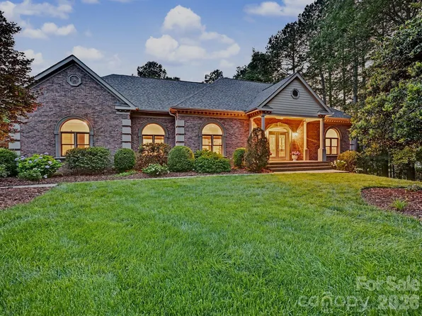 6002 Bluebird Hill Ln, Matthews, NC 28104