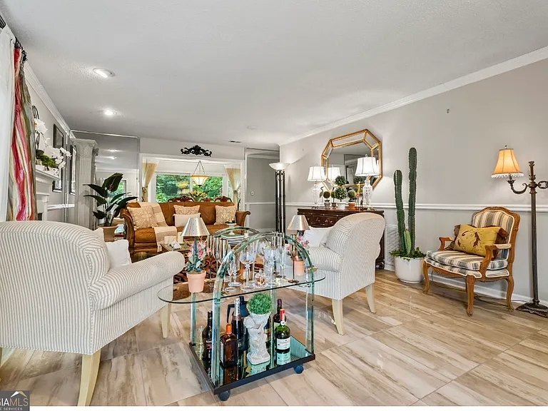 81 Hampshire Ct — Photo 7