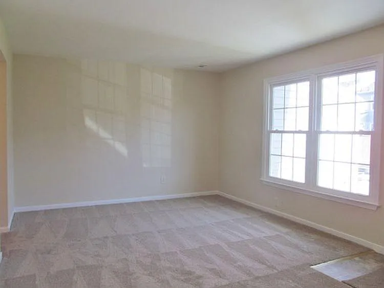 1506 Kemper St — Photo 5