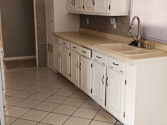 2nd image of 941 Apple Ln