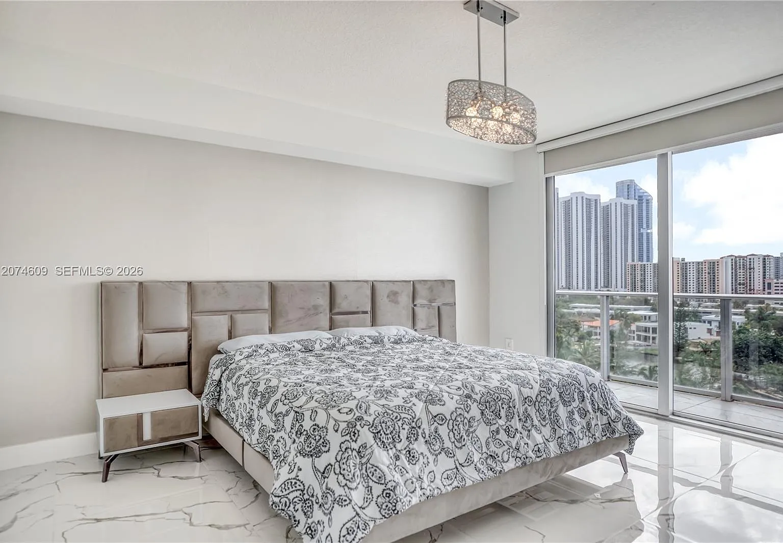 Parque Towers Condo — Photo 3