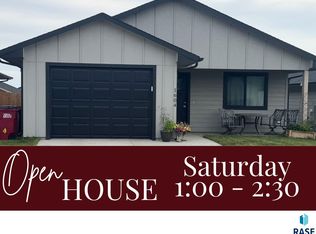 N Tina Dr, Sioux Falls, SD 57110