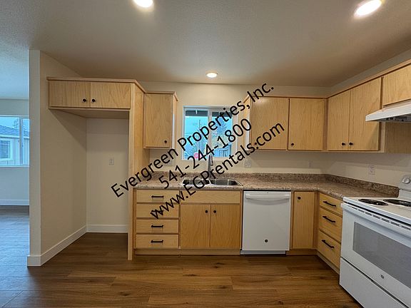 4th image of 1650 NW Highland Ave #C