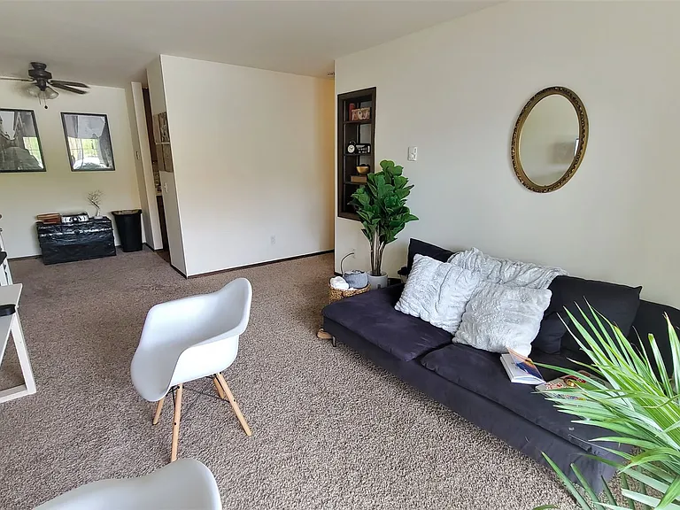 530 N Eau Claire Ave — Photo 9
