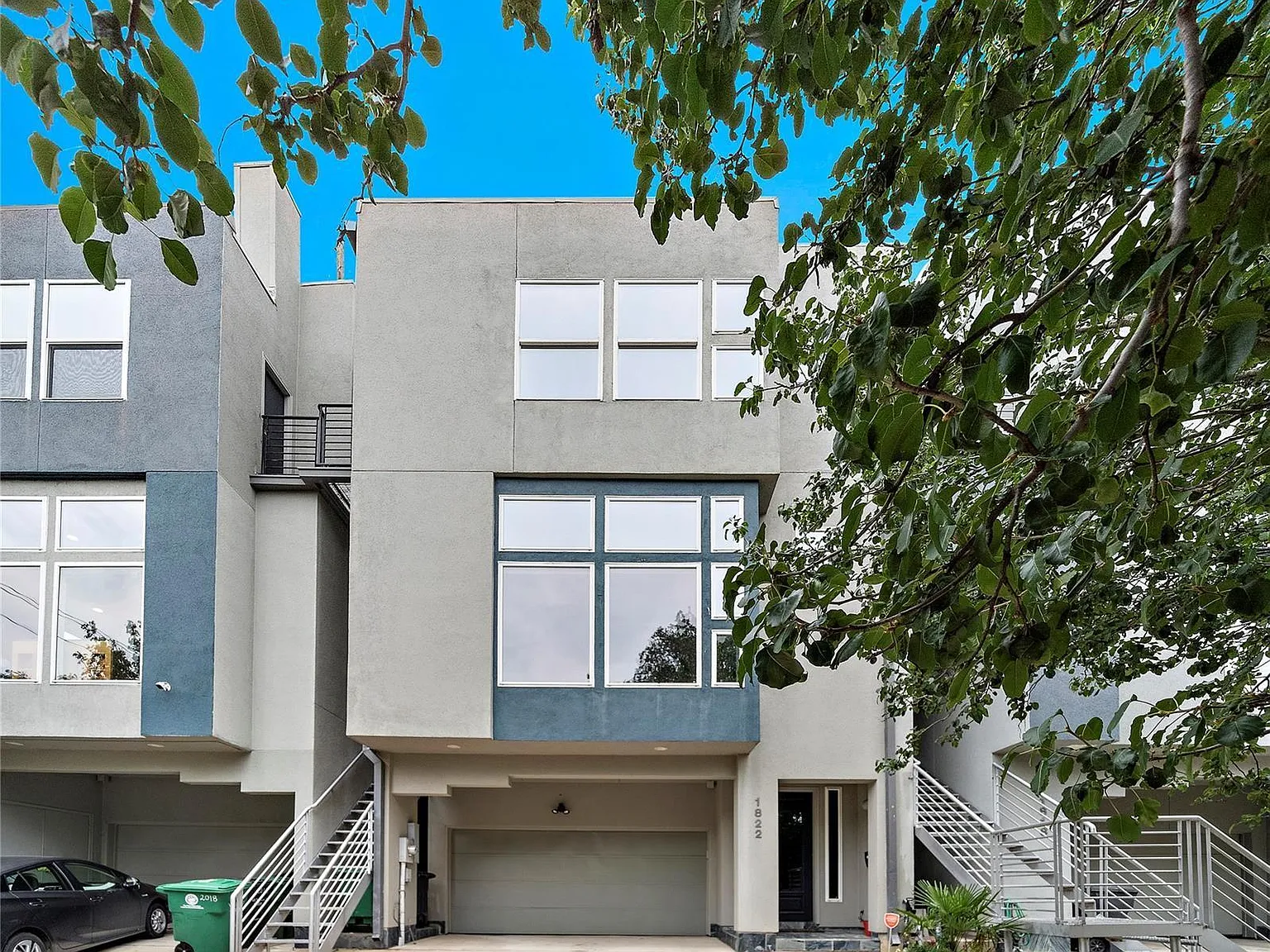 3 bed, 3.5 bath, $4,300 — Photo 2
