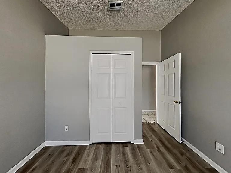 7135 Edgewater Shores Ct — Photo 9