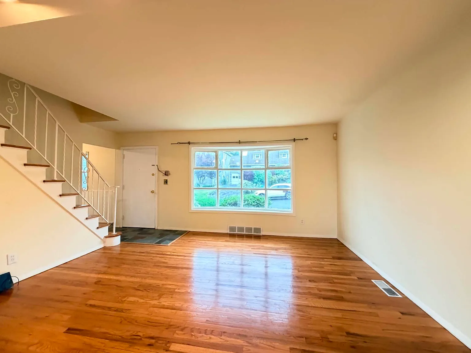3 bed, 1932 sqft, $2,850 — Photo 2