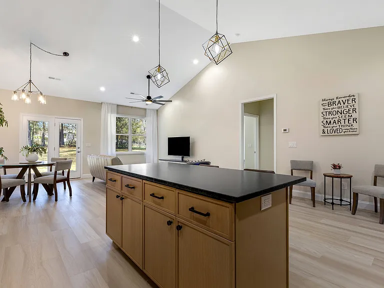 170 Weaver Rd #B — Photo 11