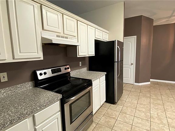5th image of 905 Marquee Dr