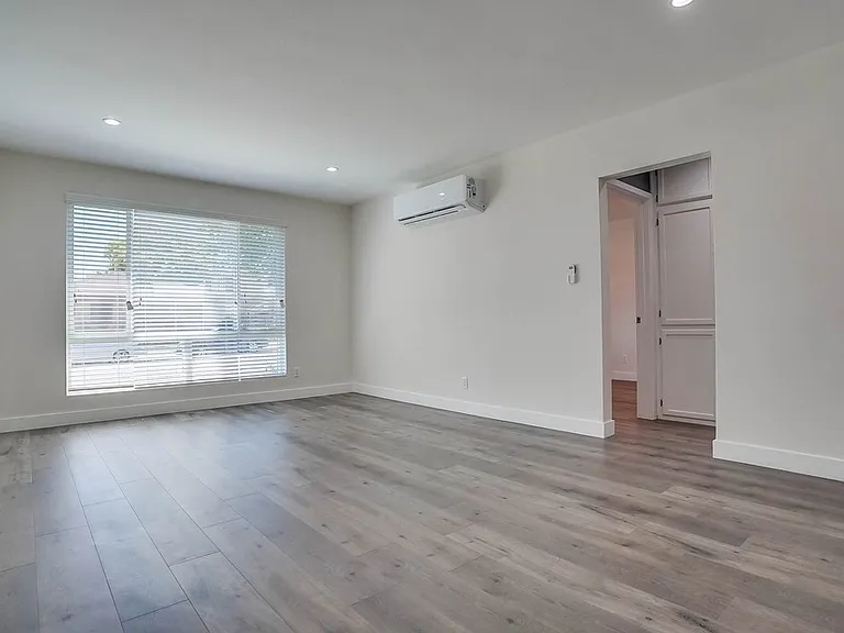 Secure, Stylish Property Near Leimert Park & Baldwin Hills — Photo 22