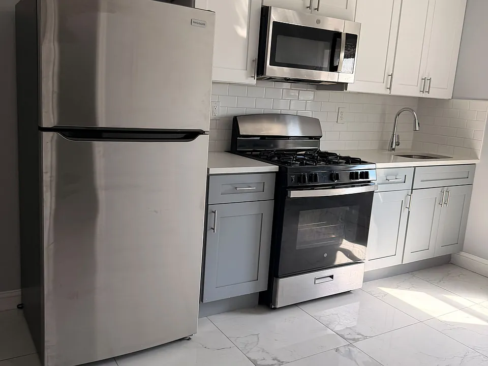 262 Chadwick Ave #3