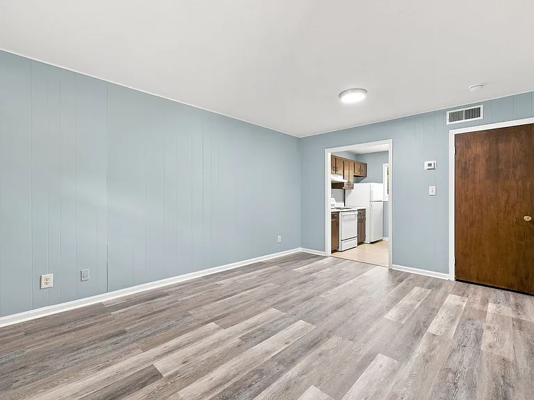 Little Creek Apartments — Photo 5