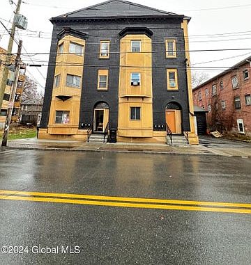 1st image of 3132 6th Ave Floor 1