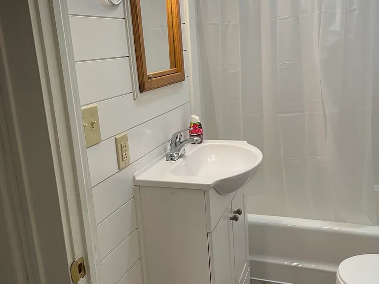 220 W Willow St — Photo 15