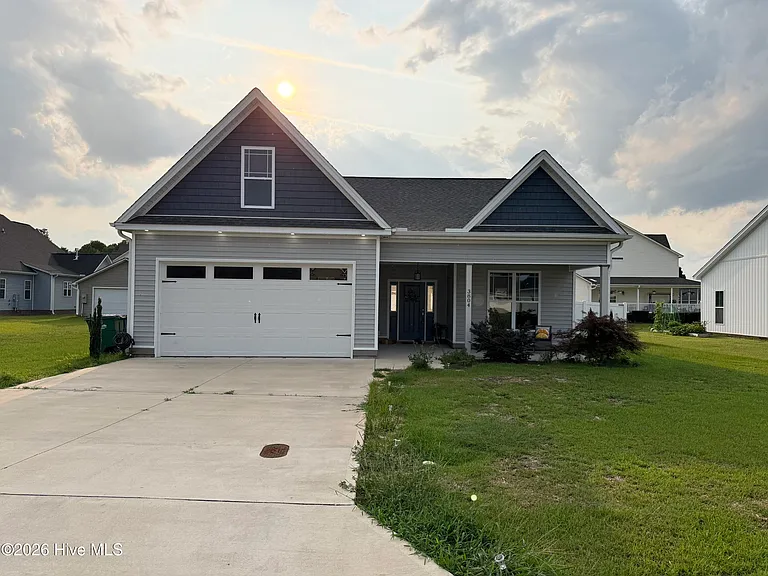 3804 Belfair Dr — Photo 1