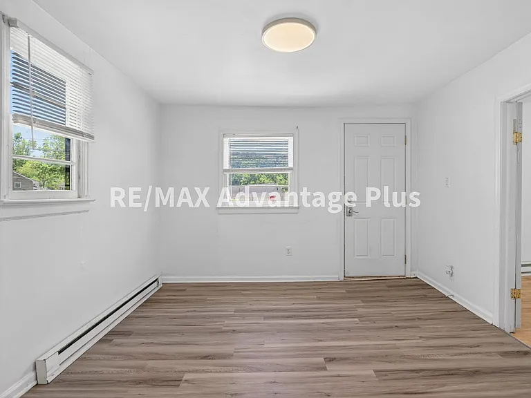 504 Longwood Ave — Photo 3