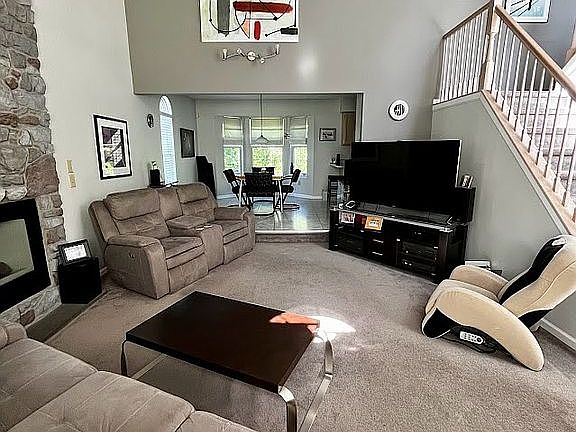 3rd image of 85 Candlewood Dr