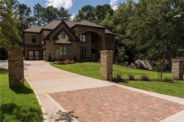 1st image of 4090 Oak Forest Cir