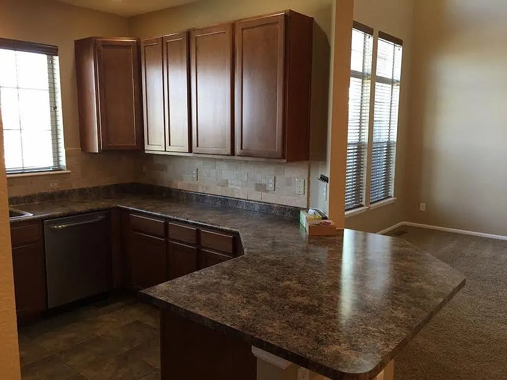 3 bed, 2341 sqft, $2,800 — Photo 2