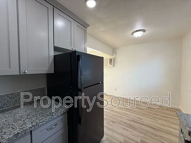 911 H St #1 — Photo 11