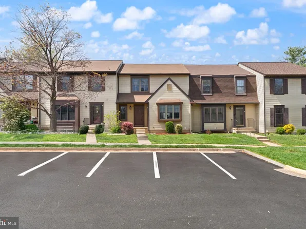 19 Jermyn Ct, Sterling, VA 20165