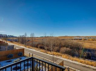 57 E Crestridge Bay SW, Calgary, AB T3B6H2